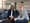 Joelle Pianzola und Moritz Marbach sitzen in einem Konferenzzimmer